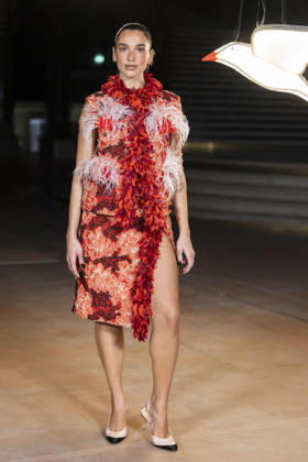 Dua Lipa at the photocall for the Chanel Spring Summer 2027 collection at the Grand Palais in Paris on October 5, 2026. Olivier Borde, Bestimage. Photocall for the Chanel Spring Summer 2027 collection at the Grand Palais in Paris on October 5, 2026. Paris, France Copyright: xOLIVIERxBORDEx xBESTIMAGExOLIVIERxBORDEx xBESTIMAGEx