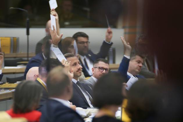 Magdeburg, Saxony-Anhalt, Germany, October 6, 2026: Inaugural session of the state parliament. Among those present: Ulrich Siegmund (AfD) and Sven Schulze (CDU) during a vote. Copyright: xdtsxNachrichtenagenturx dts_137242