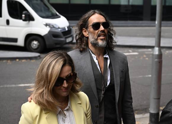 Russell Brand arrives at court for a preliminary hearing LONDON, UNITED KINGDOM - OCTOBER 6: British comedian and actor Russell Brand arrives at Southwark Crown Court for a preliminary hearing regarding rape and sexual assault charges in London, United Kingdom on October 6, 2026. Rasid Necati Aslim Anadolu London United Kingdom. Editorial use only. Please get in touch for any other usage.  Copyright: x2026xAnadoluxRasidxNecatixAslimx