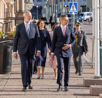 October 6, 2026, Helsinki, Uusimaa, Finland: King Felipe VI, Alexander Stubb, Spain, Finland, Helsinki, Pohjoisesplanadi, Helsinki City Hall, state visit, Spanish royal family, president, diplomacy, walking, kuningas Felipe VI, Espanja, Suomi, Helsingin kaupungintalo, valtiovierailu, Espanjan kuningasperhe, presidentti, diplomatia, kavely Helsinki Finland - ZUMAt172 20261006_zip_t172_038 Copyright: xJosexTabaresx