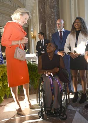 King Philippe and Queen Mathilde receive the Belgian athletes (2025-2026) BRUSSELS, BELGIUM - OCTOBER 06 : Lea Bayekula (Paralympic Team Belgium) pictured with the Queen Mathilde. King Philippe and Queen Mathilde are hosting a reception at Laeken Castle for Belgian athletes who have distinguished themselves over the past two years. Among them are athletes who have won a medal at a European or World Championship in an Olympic or Paralympic sport, as well as those who have achieved an exceptional performance on the world stage on October 6, 2026 in Brussels, Belgium, 06 10 2026 Brussels Belgium  Copyright: xDidierxLebrunx
