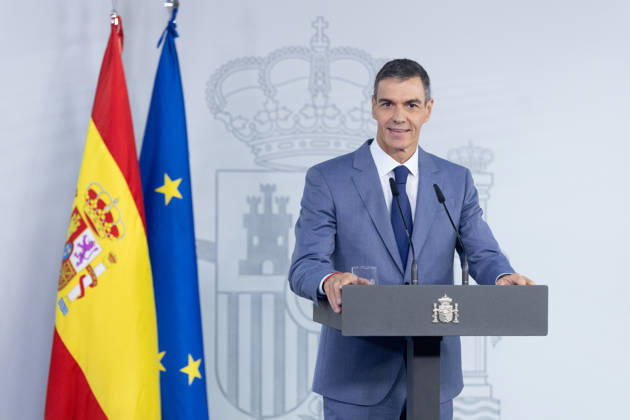 Sánchez Addresses the Press After the Cabinet Meeting Prime Minister Pedro Sánchez during a press conference following the Cabinet meeting at the Moncloa Palace on October 6, 2026, in Madrid, Spain. The Council of Ministers has once again approved the housing decrees, with some changes, which were rejected by Congress last Friday, October 2. The government’s plan is that, after Parliament is dissolved, these decrees will be voted on by the Permanent Deputation, where it could secure the majority needed to pass them. OCTOBER 6, 2026, Madrid, Madrid, Spain Copyright: xEduardoxParrax 7824170