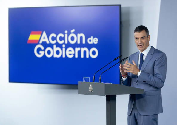Sánchez Addresses the Press After the Cabinet Meeting Prime Minister Pedro Sánchez during a press conference following the Cabinet meeting at the Moncloa Palace on October 6, 2026, in Madrid, Spain. The Council of Ministers has once again approved the housing decrees, with some changes, which were rejected by Congress last Friday, October 2. The government’s plan is that, after Parliament is dissolved, these decrees will be voted on by the Permanent Deputation, where it could secure the majority needed to pass them. OCTOBER 6, 2026, Madrid, Madrid, Spain Copyright: xEduardoxParrax 7824172