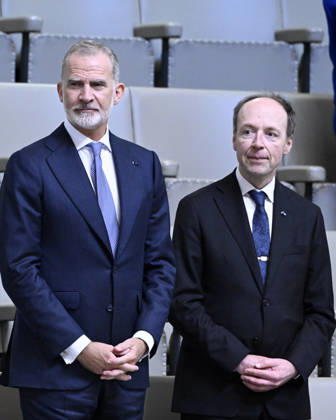 LKS 20261006 Spain s King Felipe (L) is seen with Speaker of the Finnish Parliament Jussi Halla-aho in the gallery of the parliament as he follows a plenary session in Helsinki, Finland, on October 6, 2026. Spain s King Felipe and Queen Letizia are on a two-day state visit to Finland. - HEIKKI SAUKKOMAA Helsinki Finland  Copyright: xHeikkixSaukkomaax 5MdGH0xXAFE
