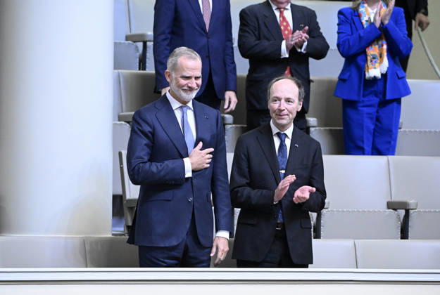LKS 20261006 Spain s King Felipe (L) is seen with Speaker of the Finnish Parliament Jussi Halla-aho in the gallery of the parliament as he follows a plenary session in Helsinki, Finland, on October 6, 2026. Spain s King Felipe and Queen Letizia are on a two-day state visit to Finland. - HEIKKI SAUKKOMAA Helsinki Finland Copyright: xHeikkixSaukkomaax WsuAAwOYR3w