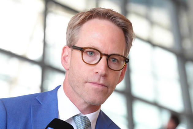 Statement by the Chair of the Parliamentary Oversight Committee on the Arrest of August Hanning: Marc Henrichmann, Chair of the Bundestag’s Parliamentary Oversight Committee (PKGr), is pictured during a press statement on the arrest of former BND Director Hanning, Berlin, October 6, 2026, Berlin, Berlin, Germany