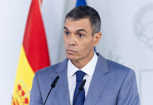 Sánchez Addresses the Press After the Cabinet Meeting Prime Minister Pedro Sánchez during a press conference following the Cabinet meeting at the Moncloa Palace on October 6, 2026, in Madrid, Spain. The Council of Ministers has once again approved the housing decrees, with some changes, which were rejected by Congress last Friday, October 2. The government’s plan is that, after Parliament is dissolved, these decrees will be voted on by the Permanent Deputation, where it could secure the majority needed to pass them. OCTOBER 6, 2026, Madrid, Madrid, Spain Copyright: xEduardoxParrax 7824327