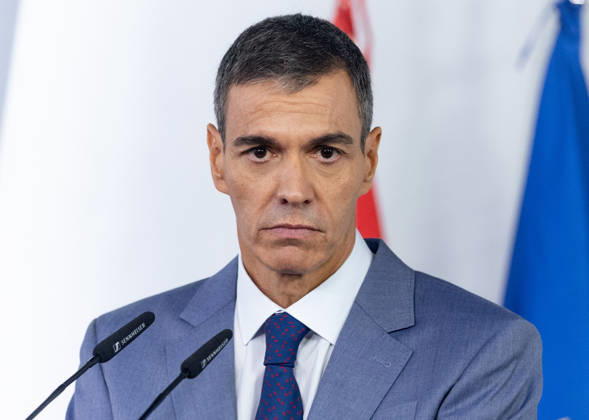 Sánchez Addresses the Press After the Cabinet Meeting Prime Minister Pedro Sánchez during a press conference following the Cabinet meeting at the Moncloa Palace on October 6, 2026, in Madrid, Spain. The Council of Ministers has once again approved the housing decrees, with some changes, which were rejected by Congress last Friday, October 2. The government’s plan is that, after Parliament is dissolved, these decrees will be voted on by the Permanent Deputation, where it could secure the majority needed to pass them. OCTOBER 6, 2026, Madrid, Madrid, Spain Copyright: xEduardoxParrax 7824333