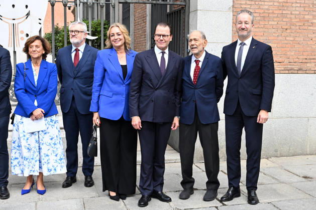 The Prado Museum reopens the Queen Christina Sculpture Gallery with a visit from Prince Daniel of Sweden. Prince Daniel of Sweden (3rd from left) and Javier Solana (2nd from left) pose for the media upon their arrival at the museum ahead of the reopening of the Queen Christina Sculpture Gallery, on October 6, 2026, in Madrid, Spain. CELEBRITIES PRADO MUSEUM ROYALTY PRINCE José Madrid Madrid Spain Copyright: xJosà xOlivax 7824419