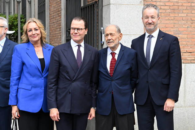 The Prado Museum reopens the Queen Christina Sculpture Gallery with a visit from Prince Daniel of Sweden. Prince Daniel of Sweden (3rd from left) and Javier Solana (2nd from left) pose for the media upon their arrival at the museum ahead of the reopening of the Queen Christina Sculpture Gallery, on October 6, 2026, in Madrid, Spain. CELEBRITIES PRADO MUSEUM ROYALTY PRINCE José Madrid Madrid Spain Copyright: xJosà xOlivax 7824421