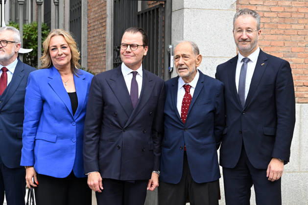 The Prado Museum reopens the Queen Christina Sculpture Gallery with a visit from Prince Daniel of Sweden. Prince Daniel of Sweden (3rd from left) and Javier Solana (2nd from left) pose for the media upon their arrival at the museum ahead of the reopening of the Queen Christina Sculpture Gallery, on October 6, 2026, in Madrid, Spain. CELEBRITIES PRADO MUSEUM ROYALTY PRINCE José Madrid Madrid Spain Copyright: xJosà xOlivax 7824422
