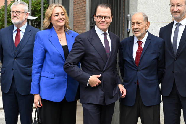 The Prado Museum reopens the Queen Christina Sculpture Gallery with a visit from Prince Daniel of Sweden. Prince Daniel of Sweden (3rd from left) and Javier Solana (2nd from left) pose for the media upon their arrival at the museum ahead of the reopening of the Queen Christina Sculpture Gallery, on October 6, 2026, in Madrid, Spain. CELEBRITIES PRADO MUSEUM ROYALTY PRINCE José Madrid Madrid Spain Copyright: xJosà xOlivax 7824423