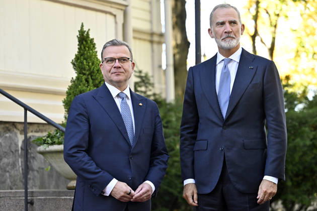 LKS 20261006 Finnish Prime Minister Petteri Orpo (L) welcomes Spain s King Felipe at the Prime Minister s official residence Kesäranta in Helsinki, Finland, on October 6, 2026. Spain s King Felipe and Queen Letizia are on a two-day state visit to Finland. - RONI REKOMAA Helsinki Finland Copyright: xRonixRekomaax rWKS5xlKTJc