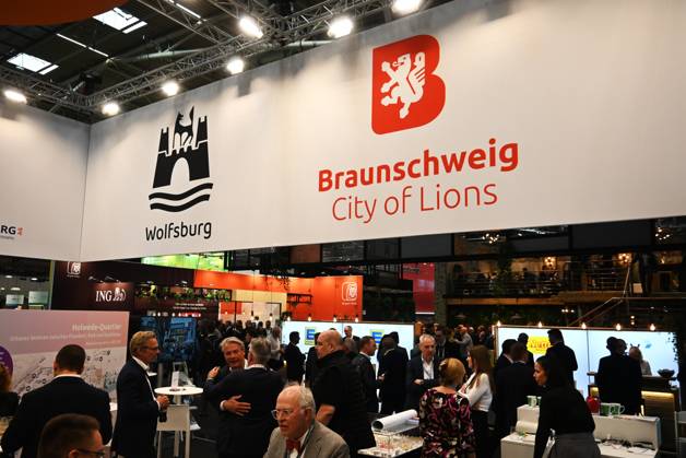 EXPO REAL 2026 is currently taking place at the Messe München exhibition grounds. It is Europe’s largest international trade fair for real estate, investment, and infrastructure. Photo: Wolfsburg and Braunschweig exhibition booths