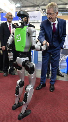 Czech Senate President Milos Vystrcil shake hands with a humanoid robot at opening of the 67th International Engineering Fair, which begins at Vystaviste 1 exhibition grounds in Brno, Czech Republic, on October 6th, 2026. International Fair of Machine Tools and Forming Machines IMT, International Welding Engineering Fair Welding, International Fair of Plastics, Rubber and Composites Plastex, International Fair of Surface Treatment Technologies Profintech and International Foundry Fair Fond-Ex also start. (CTKxPhoto VaclavxSalek) CTKPhotoP2026100605274  CTKPhotoP2026100605274