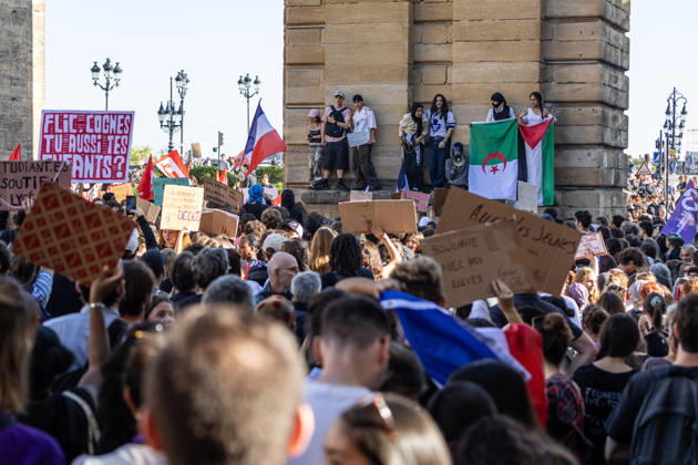 Students Demonstration Over Education Conditions - Bordeaux High school students demonstrate in the streets during a nationwide mobilization calling for more resources and improved conditions in school, in Bordeaux, France, on October 6, 2026. Photo by Margot Le Gonidec ABACAPRESS.COM Bordeaux France  Copyright: xLexGonidecxMargot ABACAx
