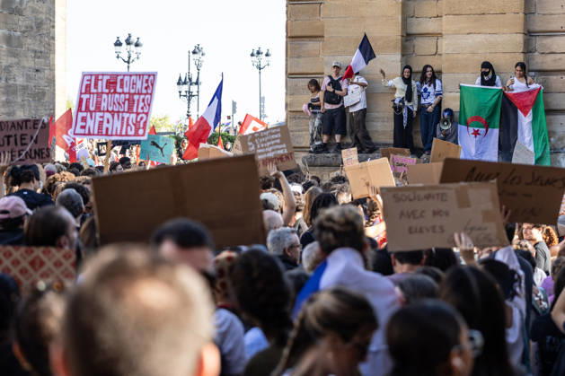 Students Demonstration Over Education Conditions - Bordeaux High school students demonstrate in the streets during a nationwide mobilization calling for more resources and improved conditions in school, in Bordeaux, France, on October 6, 2026. Photo by Margot Le Gonidec ABACAPRESS.COM Bordeaux France  Copyright: xLexGonidecxMargot ABACAx