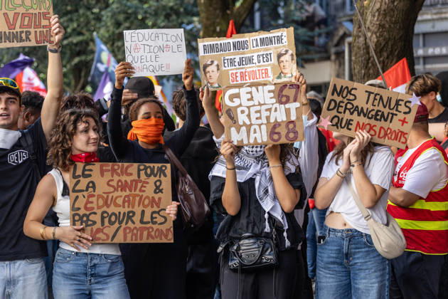 Students Demonstration Over Education Conditions - Bordeaux High school students demonstrate in the streets during a nationwide mobilization calling for more resources and improved conditions in school, in Bordeaux, France, on October 6, 2026. Photo by Margot Le Gonidec ABACAPRESS.COM Bordeaux France  Copyright: xLexGonidecxMargot ABACAx