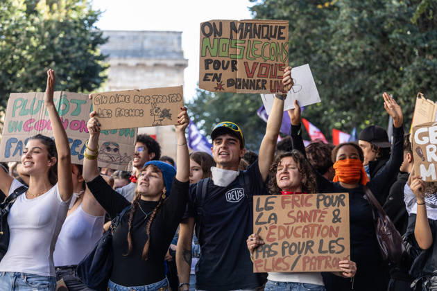 Students Demonstration Over Education Conditions - Bordeaux High school students demonstrate in the streets during a nationwide mobilization calling for more resources and improved conditions in school, in Bordeaux, France, on October 6, 2026. Photo by Margot Le Gonidec ABACAPRESS.COM Bordeaux France  Copyright: xLexGonidecxMargot ABACAx