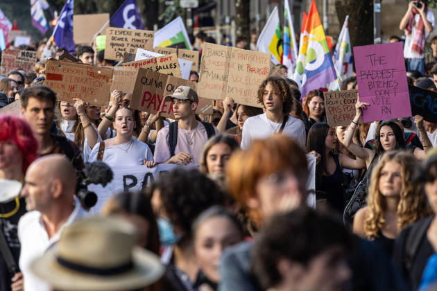 Students Demonstration Over Education Conditions - Bordeaux High school students demonstrate in the streets during a nationwide mobilization calling for more resources and improved conditions in school, in Bordeaux, France, on October 6, 2026. Photo by Margot Le Gonidec ABACAPRESS.COM Bordeaux France  Copyright: xLexGonidecxMargot ABACAx