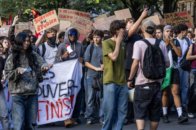 Students Demonstration Over Education Conditions - Bordeaux High school students demonstrate in the streets during a nationwide mobilization calling for more resources and improved conditions in school, in Bordeaux, France, on October 6, 2026. Photo by Margot Le Gonidec ABACAPRESS.COM Bordeaux France  Copyright: xLexGonidecxMargot ABACAx