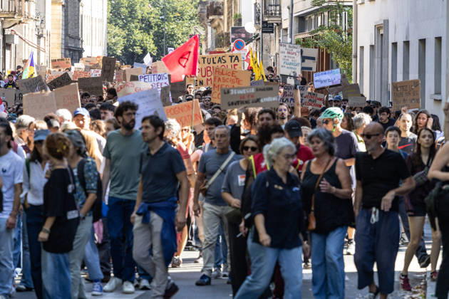 Students Demonstration Over Education Conditions - Bordeaux High school students demonstrate in the streets during a nationwide mobilization calling for more resources and improved conditions in school, in Bordeaux, France, on October 6, 2026. Photo by Margot Le Gonidec ABACAPRESS.COM Bordeaux France  Copyright: xLexGonidecxMargot ABACAx
