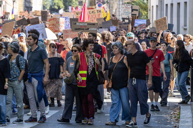 Students Demonstration Over Education Conditions - Bordeaux High school students demonstrate in the streets during a nationwide mobilization calling for more resources and improved conditions in school, in Bordeaux, France, on October 6, 2026. Photo by Margot Le Gonidec ABACAPRESS.COM Bordeaux France  Copyright: xLexGonidecxMargot ABACAx