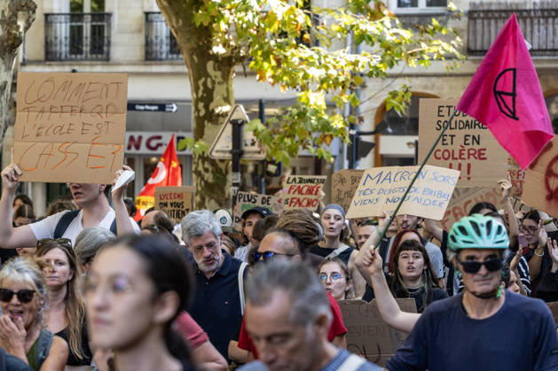 Students Demonstration Over Education Conditions - Bordeaux High school students demonstrate in the streets during a nationwide mobilization calling for more resources and improved conditions in school, in Bordeaux, France, on October 6, 2026. Photo by Margot Le Gonidec ABACAPRESS.COM Bordeaux France  Copyright: xLexGonidecxMargot ABACAx