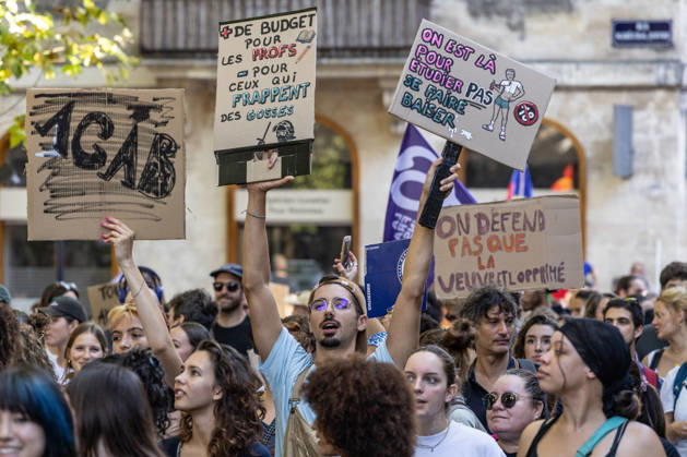 Students Demonstration Over Education Conditions - Bordeaux High school students demonstrate in the streets during a nationwide mobilization calling for more resources and improved conditions in school, in Bordeaux, France, on October 6, 2026. Photo by Margot Le Gonidec ABACAPRESS.COM Bordeaux France  Copyright: xLexGonidecxMargot ABACAx