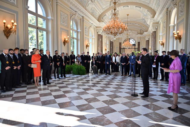 King Philippe and Queen Mathilde of Belgium receive athletes at Laeken Castle BRUSSELS, BELGIUM - OCTOBER 06: King Philippe and Queen Mathilde of Belgium receive Belgian athletes who have achieved significant sporting success over the past two years at the Royal Castle of Laeken in Brussels, Belgium, on October 06, 2026. The reception brings together athletes who won medals at European and world championships in Olympic and Paralympic disciplines, as well as athletes who delivered outstanding performances on the international stage. Dursun Aydemir Anadolu Brussels Belgium. Editorial use only. Please get in touch for any other usage. Copyright: x2026xAnadoluxDursunxAydemirx