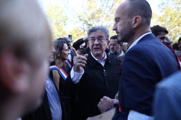 Politics At Student Demonstration - Paris La France Insoumise (LFI) candidate in France s 2027 presidential election Jean-Luc Melenchon arrives at the start of a demonstration part of a nationwide day of actions called by high-school students, joined by unions and teachers, who for days have been demanding better learning conditions in protests punctuated by violent confrontations in Paris on October 6, 2026. Students have blocked the entrances to hundreds of high schools for 15- to 17-year-olds since late September, complaining of missing teachers, overloaded timetables, dilapidated classrooms and buildings that cannot cope with rising temperatures. Photo by Raphael Lafargue ABACAPRESS.COM Paris France Copyright: xLafarguexRaphael ABACAx