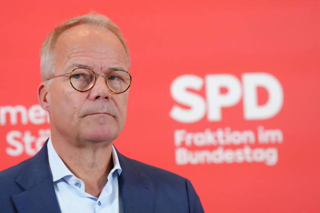 SPD press conference ahead of the parliamentary group meeting: SPD parliamentary group leader Matthias Miersch, pictured with a serious expression during a press statement ahead of the parliamentary group meeting at the German Bundestag, Berlin, October 6, 2026, Berlin, Berlin, Germany