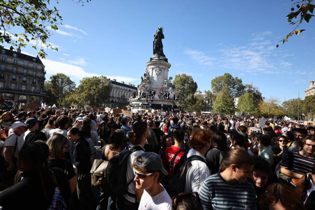 Student Demonstration - Paris Sudents are gathering at the Republique Square to protest against the current state of public education, once again, on October 6, 2026, in Paris, France. They demand more resources for the national education system, and raise against the far right party - le Rassemblement National. Photo by Raphael Lafargue ABACAPRESS.COM Paris France Copyright: xLafarguexRaphael ABACAx