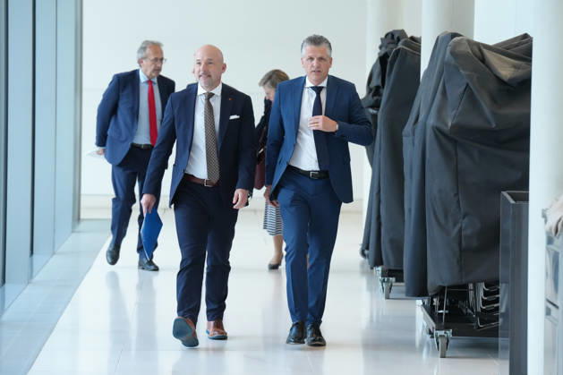 CDU and CSU Press Conference Ahead of the Parliamentary Group Meeting The two parliamentary group leaders, Alexander Hoffmann (CSU) and Thorsten Frei (CDU), walk energetically together through the hallways of the Reichstag building on their way to a press statement ahead of the parliamentary group meeting in the German Bundestag, Berlin, October 6, 2026, Berlin, Germany