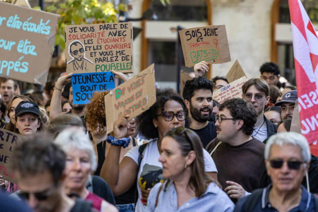 Students Demonstration Over Education Conditions - Bordeaux High school students demonstrate in the streets during a nationwide mobilization calling for more resources and improved conditions in school, in Bordeaux, France, on October 6, 2026. Photo by Margot Le Gonidec ABACAPRESS.COM Bordeaux France Copyright: xLexGonidecxMargot ABACAx