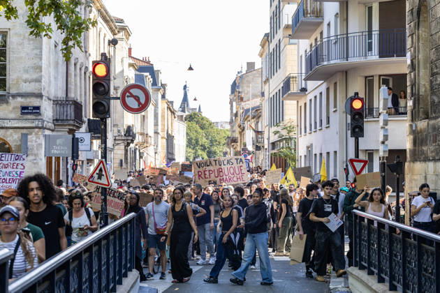 Students Demonstration Over Education Conditions - Bordeaux High school students demonstrate in the streets during a nationwide mobilization calling for more resources and improved conditions in school, in Bordeaux, France, on October 6, 2026. Photo by Margot Le Gonidec ABACAPRESS.COM Bordeaux France Copyright: xLexGonidecxMargot ABACAx
