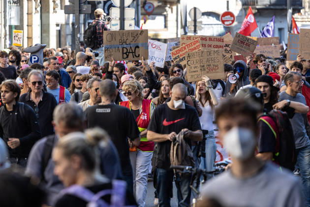Students Demonstration Over Education Conditions - Bordeaux High school students demonstrate in the streets during a nationwide mobilization calling for more resources and improved conditions in school, in Bordeaux, France, on October 6, 2026. Photo by Margot Le Gonidec ABACAPRESS.COM Bordeaux France Copyright: xLexGonidecxMargot ABACAx
