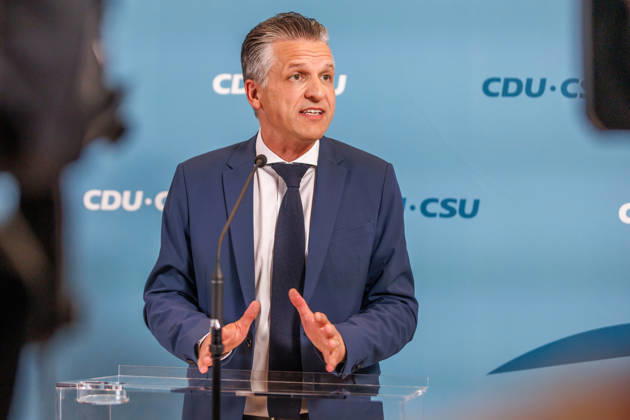 Statement before the CDU CSU caucus meeting by Alexander Hoffmann, Deputy Chair of the CDU CSU parliamentary group in the Bundestag, and Thorsten Frei (CDU), Chair of the parliamentary group, speak during a statement before the parliamentary group meetings on October 6, 2026, in Berlin, Berlin, Berlin, Germany, Reichstag