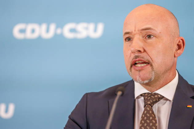 Statement before the CDU CSU parliamentary group meeting by Alexander Hoffmann, Deputy Chair of the CDU CSU parliamentary group in the Bundestag, and Thorsten Frei (CDU), Chair of the parliamentary group, speak during a statement before the parliamentary group meetings on October 6, 2026, in Berlin, Berlin, Berlin, Germany, Reichstag