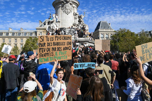 Student Demonstration - Paris People take part in a demonstration part of a nationwide day of actions called by high-school students, joined by unions and teachers, who for days have been demanding better learning conditions in protests punctuated by violent confrontations in Paris, France on October 6, 2026. Students have blocked the entrances to hundreds of high schools for 15- to 17-year-olds since late September, complaining of missing teachers, overloaded timetables, dilapidated classrooms and buildings that cannot cope with rising temperatures. Photo by Lionel Urman ABACAPRESS.COM Paris France Copyright: xUrmanxLionel ABACAx