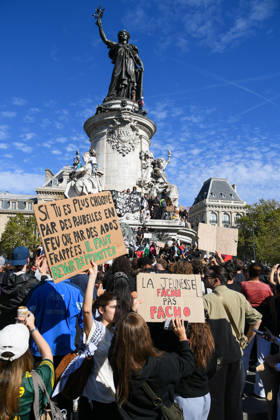 Student Demonstration - Paris People take part in a demonstration part of a nationwide day of actions called by high-school students, joined by unions and teachers, who for days have been demanding better learning conditions in protests punctuated by violent confrontations in Paris, France on October 6, 2026. Students have blocked the entrances to hundreds of high schools for 15- to 17-year-olds since late September, complaining of missing teachers, overloaded timetables, dilapidated classrooms and buildings that cannot cope with rising temperatures. Photo by Lionel Urman ABACAPRESS.COM Paris France Copyright: xUrmanxLionel ABACAx