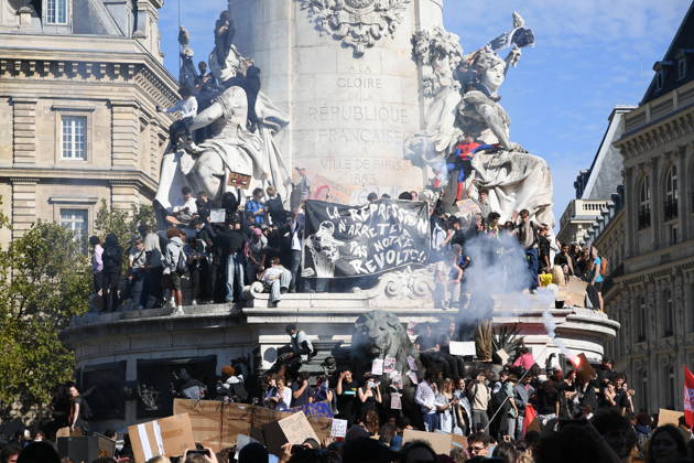 Student Demonstration - Paris People take part in a demonstration part of a nationwide day of actions called by high-school students, joined by unions and teachers, who for days have been demanding better learning conditions in protests punctuated by violent confrontations in Paris, France on October 6, 2026. Students have blocked the entrances to hundreds of high schools for 15- to 17-year-olds since late September, complaining of missing teachers, overloaded timetables, dilapidated classrooms and buildings that cannot cope with rising temperatures. Photo by Lionel Urman ABACAPRESS.COM Paris France Copyright: xUrmanxLionel ABACAx