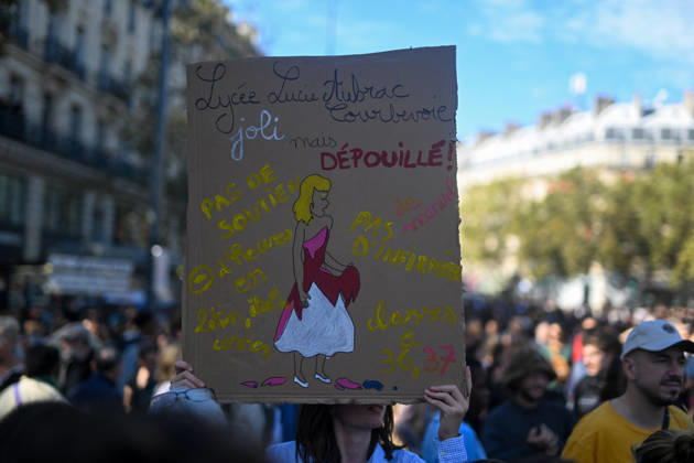 Student Demonstration - Paris People take part in a demonstration part of a nationwide day of actions called by high-school students, joined by unions and teachers, who for days have been demanding better learning conditions in protests punctuated by violent confrontations in Paris, France on October 6, 2026. Students have blocked the entrances to hundreds of high schools for 15- to 17-year-olds since late September, complaining of missing teachers, overloaded timetables, dilapidated classrooms and buildings that cannot cope with rising temperatures. Photo by Lionel Urman ABACAPRESS.COM Paris France Copyright: xUrmanxLionel ABACAx