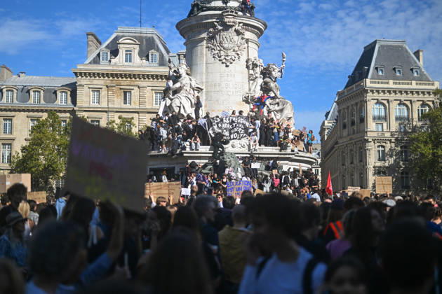Student Demonstration - Paris People take part in a demonstration part of a nationwide day of actions called by high-school students, joined by unions and teachers, who for days have been demanding better learning conditions in protests punctuated by violent confrontations in Paris, France on October 6, 2026. Students have blocked the entrances to hundreds of high schools for 15- to 17-year-olds since late September, complaining of missing teachers, overloaded timetables, dilapidated classrooms and buildings that cannot cope with rising temperatures. Photo by Lionel Urman ABACAPRESS.COM Paris France Copyright: xUrmanxLionel ABACAx