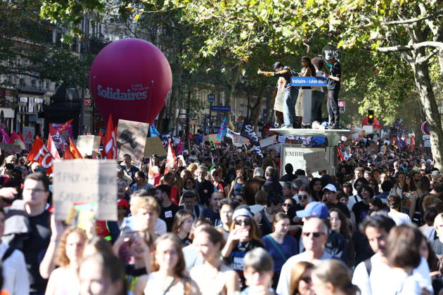 Student Demonstration - Paris Sudents protest against the current state of public education, once again, on October 6, 2026, in Paris, France. They demand more resources for the national education system, and raise against the far right party - le Rassemblement National. Photo by Raphael Lafargue ABACAPRESS.COM Paris France Copyright: xLafarguexRaphael ABACAx