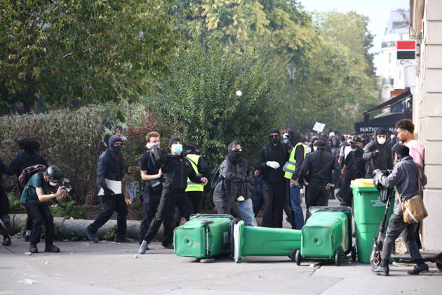 Student Demonstration - Paris Clashes on the sidelines of the students protest against the current state of public education, once again, on October 6, 2026, in Paris, France. They demand more resources for the national education system, and raise against the far right party - le Rassemblement National. Photo by Raphael Lafargue ABACAPRESS.COM Paris France Copyright: xLafarguexRaphael ABACAx