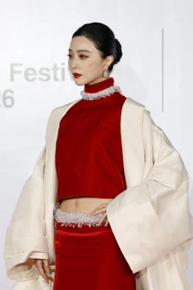 stars gather at busan international film festival in south korea Chinese actress Fan Bingbing poses for photographs during a photocall ahead of the opening ceremony of the 31st Busan International Film Festival (BIFF) at the Busan Cinema Center in Busan, South Korea, on October 06, 2026. Busan South Korea Copyright: xMatrixxImages JungxUi-Chelx