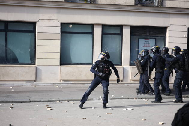 Student Demonstration - Paris Clashes on the sidelines of the students protest against the current state of public education, once again, on October 6, 2026, in Paris, France. They demand more resources for the national education system, and raise against the far right party - le Rassemblement National. Photo by Raphael Lafargue ABACAPRESS.COM Paris France Copyright: xLafarguexRaphael ABACAx