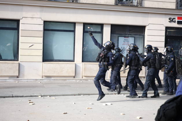 Student Demonstration - Paris Clashes on the sidelines of the students protest against the current state of public education, once again, on October 6, 2026, in Paris, France. They demand more resources for the national education system, and raise against the far right party - le Rassemblement National. Photo by Raphael Lafargue ABACAPRESS.COM Paris France Copyright: xLafarguexRaphael ABACAx