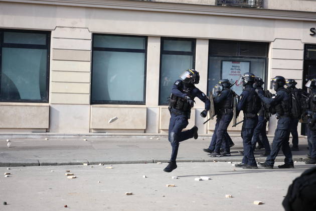 Student Demonstration - Paris Clashes on the sidelines of the students protest against the current state of public education, once again, on October 6, 2026, in Paris, France. They demand more resources for the national education system, and raise against the far right party - le Rassemblement National. Photo by Raphael Lafargue ABACAPRESS.COM Paris France Copyright: xLafarguexRaphael ABACAx